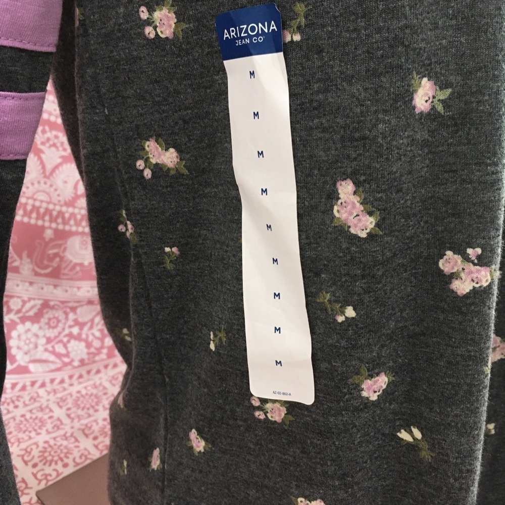 🌷3 Tops for $18 - NWT Arizona Jean Co. Grey Floral Crew Neck Shirt - Picture 15 of 16